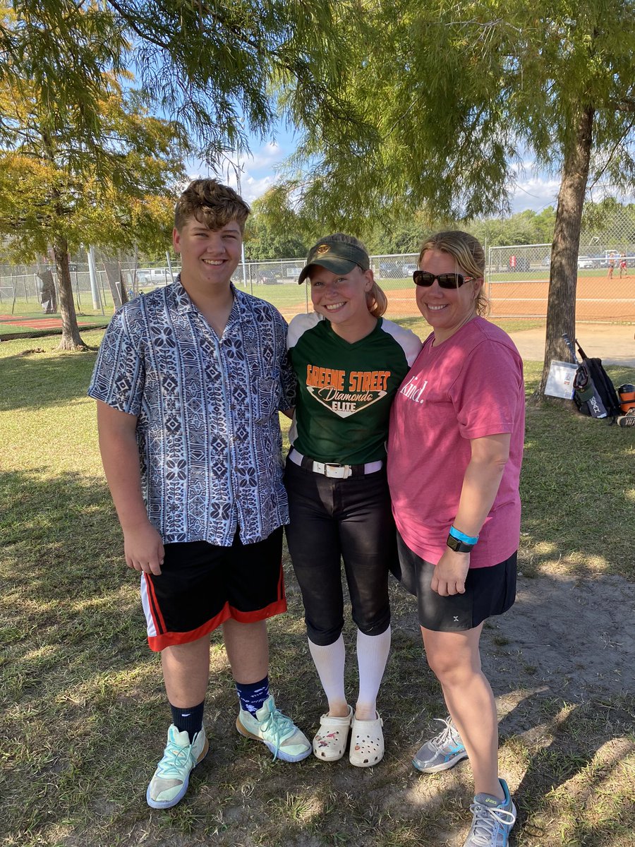 AlexaTretola's tweet photo. I am SO excited to announce that I have verbally committed to Randolph College! I would like to thank everyone, but especially my mom and my brother for helping me reach my goal to play collegiate softball. Let’s go wildcats! @RandolphSB @Kazdynn https://t.co/2aeWlrevh9