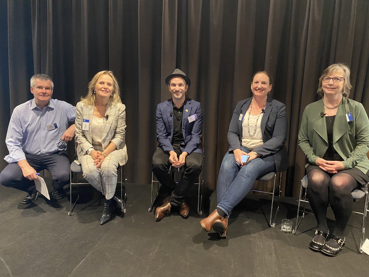 KMT_ETAK's tweet photo. An absolute cracker of a panel on lessons for research leaders from the pandemic #UoMresearch2021 #MelbourneConnect https://t.co/yMaQ2TGog0