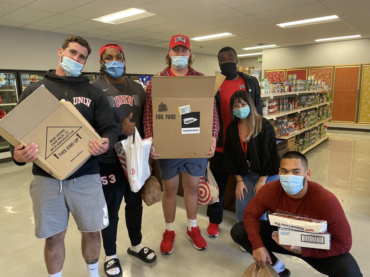 unlvfootball's tweet photo. Thank you to McKenzie and @UNLVPantry for showing some of our guys around! We are happy to partner with @UNLVPantry as part of our #Thanksgiving Food Drive! #RebelsGiveBack https://t.co/43v7KGAihN