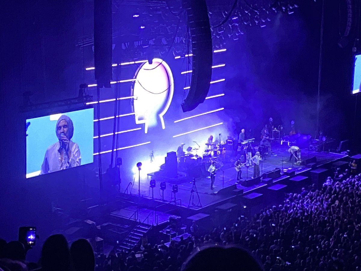 walt4it's tweet photo. Fabulous night at @fdarena with @wearejames  great mix of new and old songs. Good luck with the rest of the tour! @RealTimBooth @DBayntonPower @andydiagram  #leeds #james https://t.co/ugJvzoYVNJ