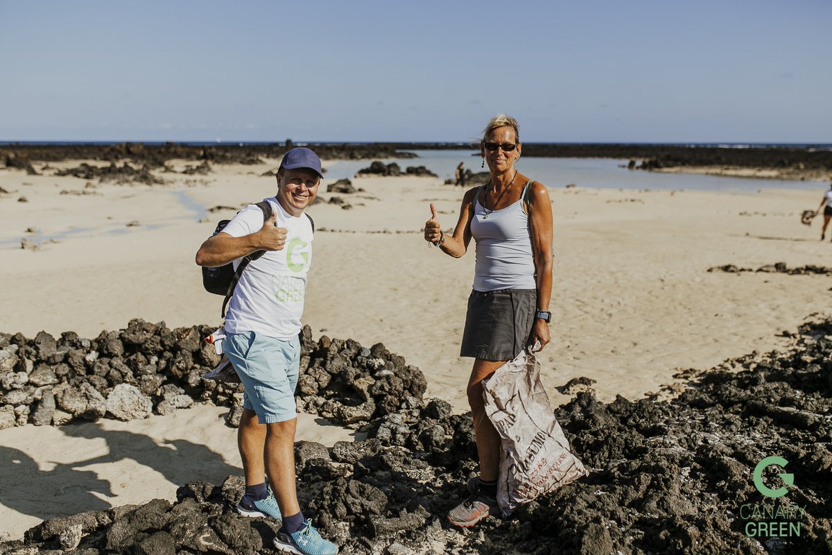 CanIslandsGreen's tweet photo. This time unusual #beachcleanup at #caletonblanco #lanzarote 🌴♻💚 with Lanzarote Limpia Organization and @lanzretreats 🙏💯
.
.
.
#spain #canarias #canaryislands #greenmission #sustainabletourism https://t.co/64KGIYhVJM