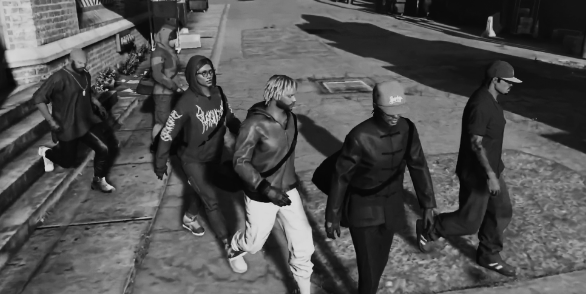 CK: Tú ya ten por seguro, tú y Cata, que ahí no vais a estar ninguna de las dos. Tenedlo ya por seguro (...)
Kenz: Pues yo tampoco estoy de acuerdo en que tú estés...
CK: Alguien tendrá que estar supongo... ¿no?
Kenz: ... ¡Pues estamos todos!

❤️