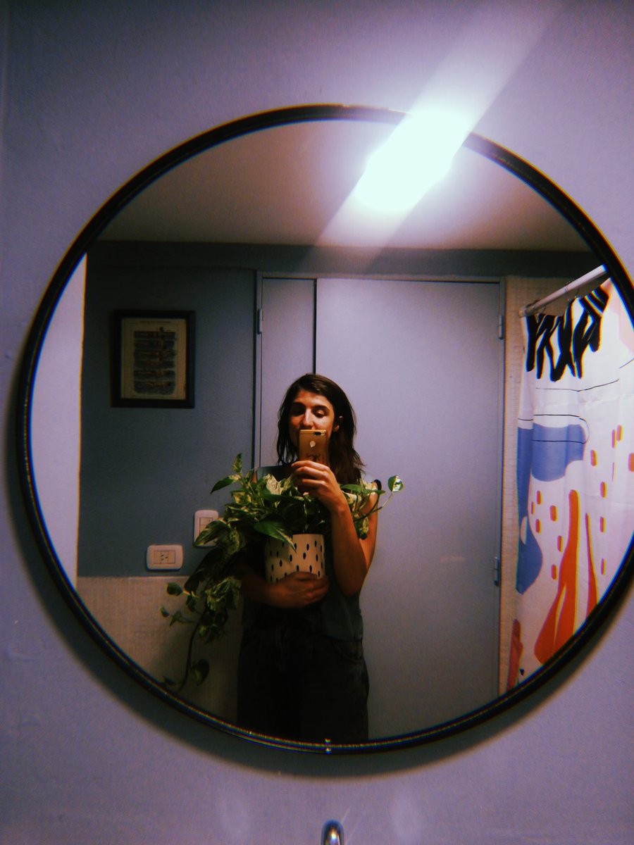 Btw, me and my plant right after dropping 💐