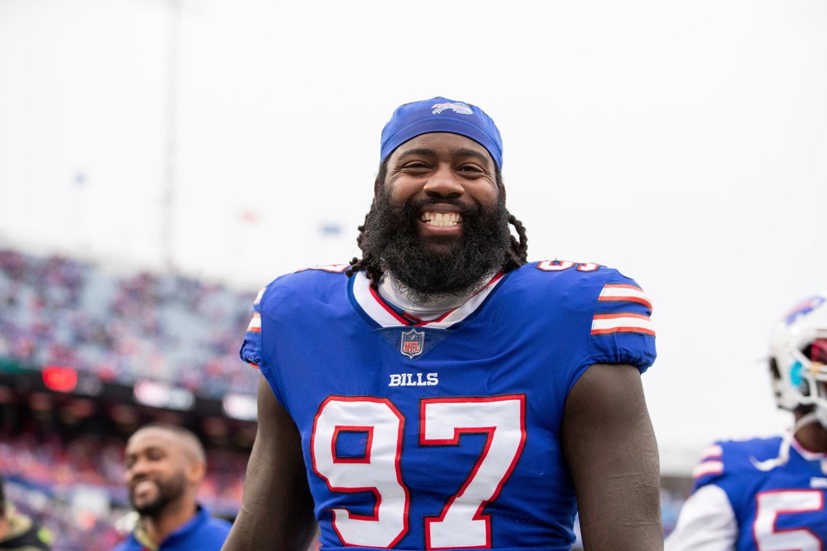 Mario Addison @Hit_Stiq4 held a turkey giveaway for 300 families in his hometown of Birmingham, Alabama, with 10 families winning a gift card for a full Thanksgiving dinner.