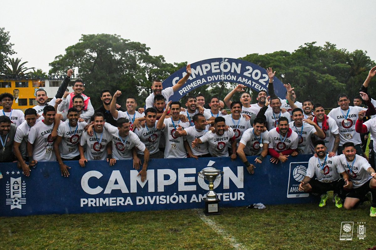 Y sí señores, yo soy del mono.
Y sí señores, de ❤️.
Porque este año, del M. Piana
Del M. Piana, sale un nuevo campeón 🏆🎶

Gracias infinitas al plantel y C.T. que lograron remontar un campeonato que siempre se remó desde atrás. En las más difíciles fue cuando pusieron más 🥚🥚