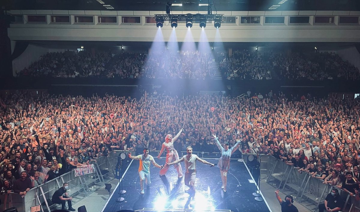 A MESSAGE FROM <a href="/OfficialSteps/">Steps</a> 

“BRIGHTON!! We had a blast tonight, thank you! 😍🙌 &amp; we had another proposal! 💍#WTFHTour”