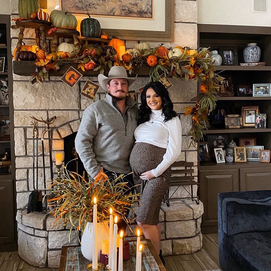 Happy Thanksgiving!🦃 One holiday closer to having a baby boy with us. 
#29weeks