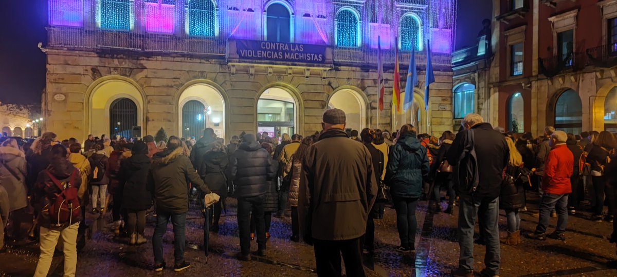 conseyu_cmpa's tweet photo. #25N 

‼️1.118 mujeres asesinadas en España desde 2003. 

♀️Escontra les violencies machistes.
♀️Contra la violencia machista

☂️#NiUnaMenos 
☂️#MocedáEnsinMachismu 

📍#Xixón @GijonIgualdad https://t.co/znXepiUHbK