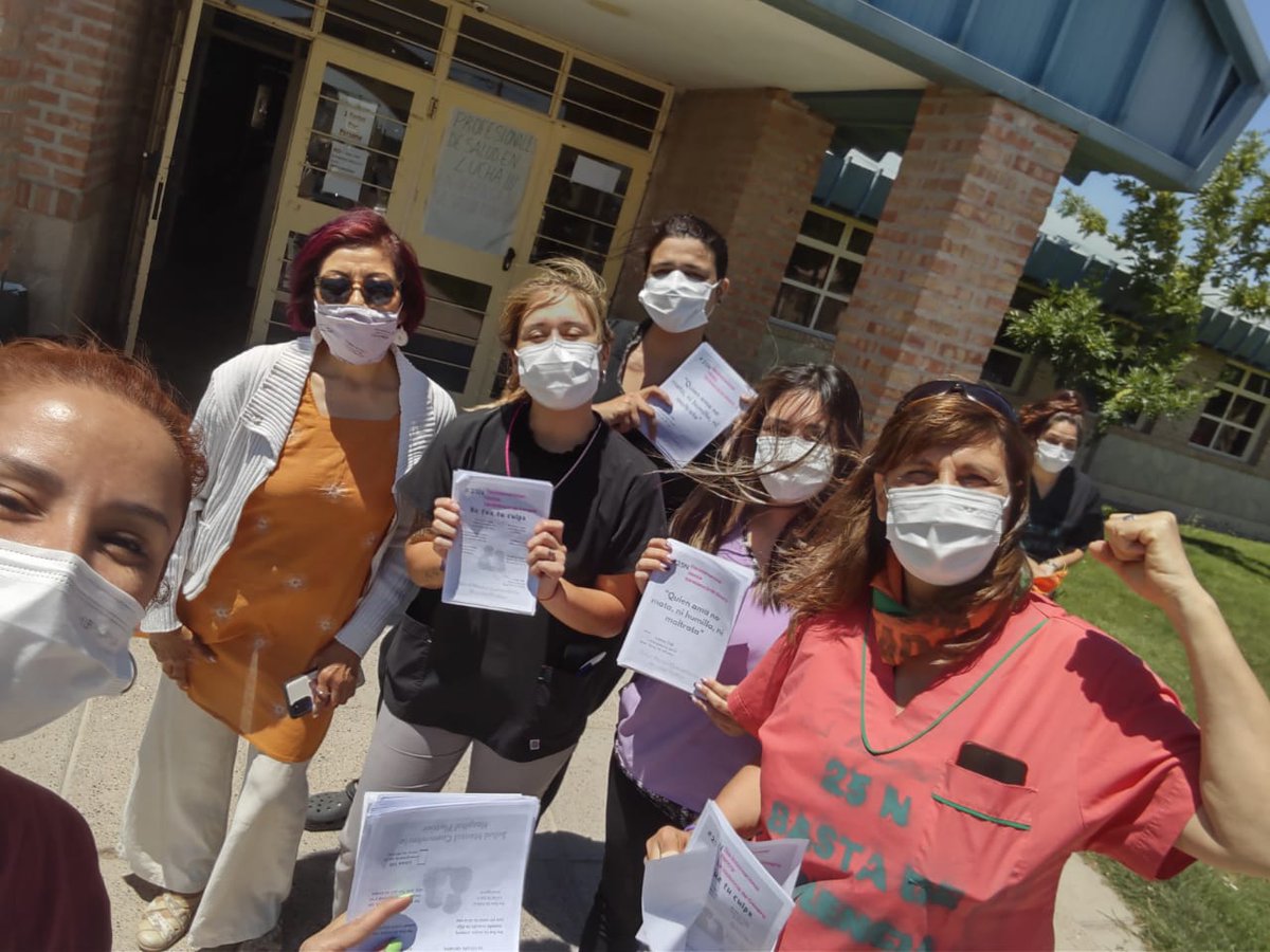 gabysuppicich's tweet photo. #25N
En el Hospital Plottier salimos a la calle!
Basta de violencia y ajuste!
#AbajoElPactoConElFMI
#NiUnaMenos
#ElEstadoResponsable https://t.co/d6NCqcHj9D