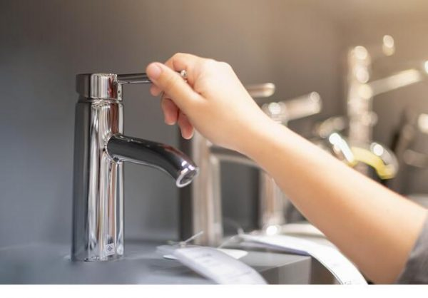 TodoFerreteria1's tweet photo. Las #llaves #monomando tienen una sola manija que va regulando el #caudal y la #temperatura del #agua, combinando desde la más fría hasta su punto más caliente.
Lee más en el link:
https://t.co/UwhgGPzc1Q https://t.co/7ghZyBLqYP