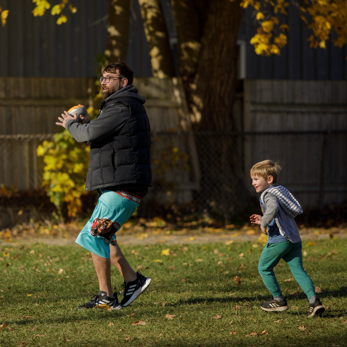 SimonAndTheIs's tweet image. To all of our American friends, Happy Thanksgiving!   

📷 Megan Ward-Pickett