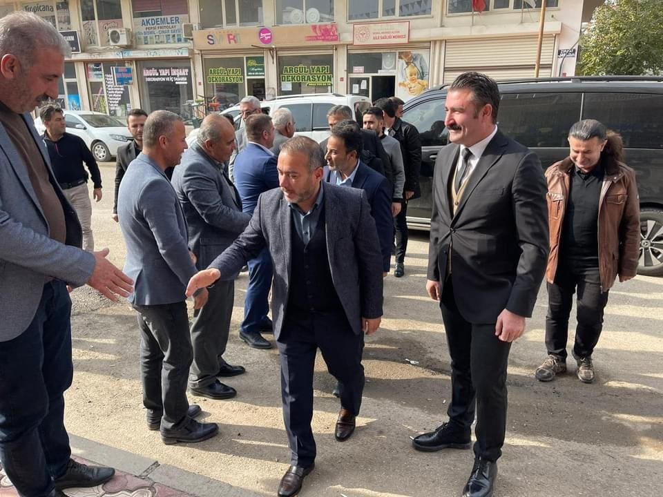 EyupSuba2's tweet photo. İl Başkanımız Sayın Muhammet Şerif AYDIN , Bismil İlçe Başkanlığımızı ziyaret ederek ,Teşkilatımızla ile bir araya gelip istişarelerde bulundu.
@MahsumMelikoglu 
@eyupkadirinan 
@mucahidsuleyman https://t.co/opaaEfdNLk