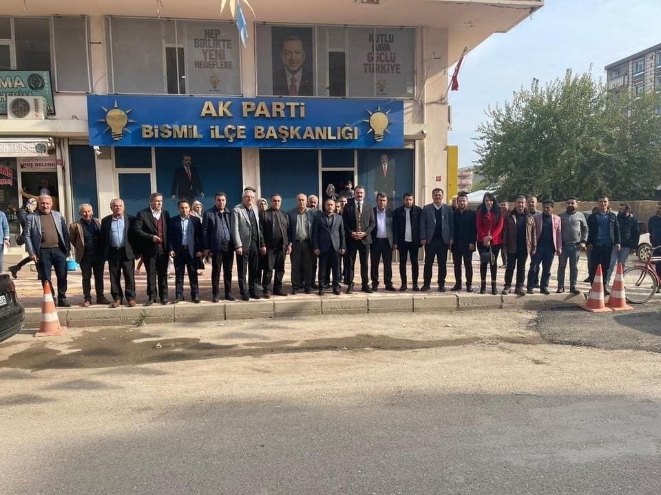EyupSuba2's tweet photo. İl Başkanımız Sayın Muhammet Şerif AYDIN , Bismil İlçe Başkanlığımızı ziyaret ederek ,Teşkilatımızla ile bir araya gelip istişarelerde bulundu.
@MahsumMelikoglu 
@eyupkadirinan 
@mucahidsuleyman https://t.co/opaaEfdNLk