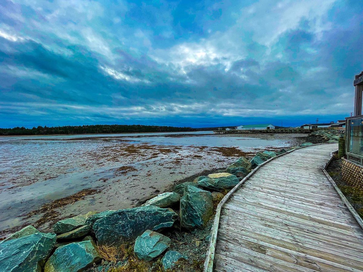 While I was at Fisherman's Cove we walked some of the Boardwalk in Eastern Passage with a view of McCormicks's Beach.  Highly recommend walking the Eastern Passage Boardwalk.  

It wasn’t sunny but it sure was pretty.