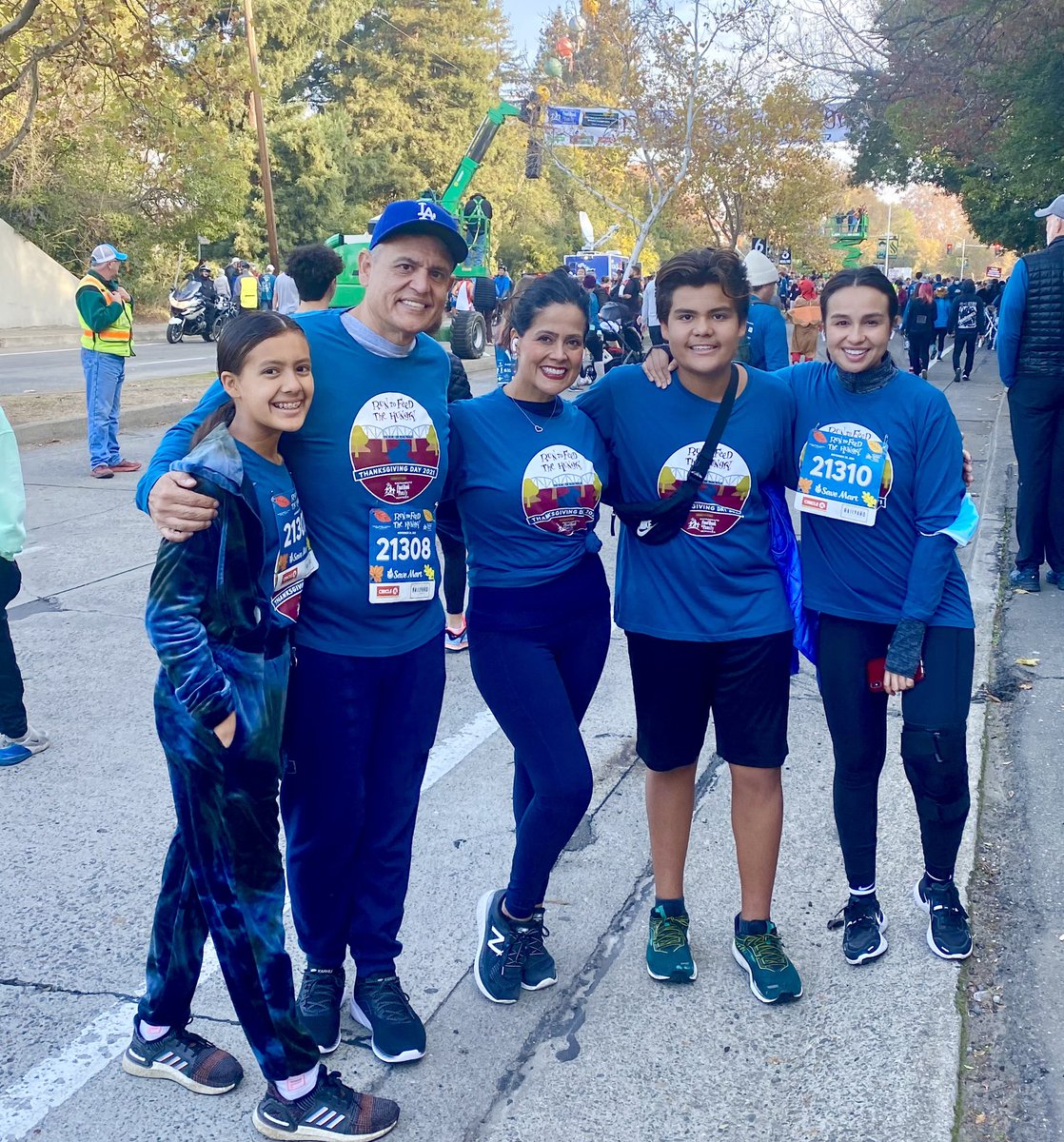 LupitaSCornejo's tweet photo. #LifeWithTheCornejos enjoying time in #Sacramento and running #FeedTheHungry #TurkeyTrott @rtfth #AllInForSacramento #RTFTH 
#LifeatATT @ATT 

@_Jose_Cornejo https://t.co/ZlPMomvzXj