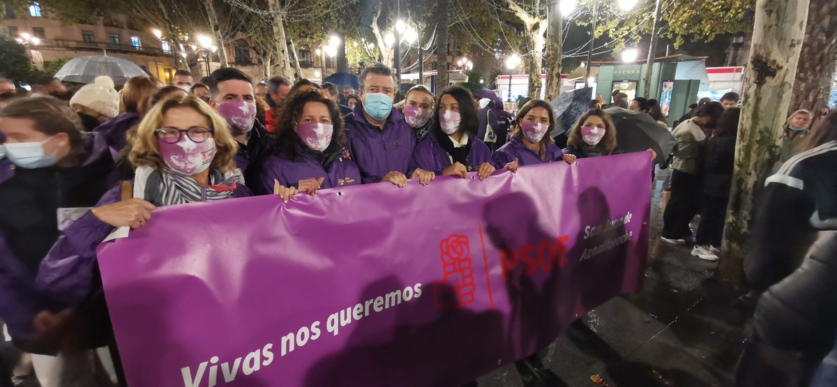 psoe_sja's tweet photo. Un año más @psoe_sja y @JSAznalfarache estamos en el #DiaContralaViolenciadeGenero reivindicando que "vivas nos queremos" junto a nuestro Secretario General del @psoeandalucia, @_JuanEspadas y con nuestro Secretario General del @psoedesevilla, #JavierFernández https://t.co/btPF5dO9kJ