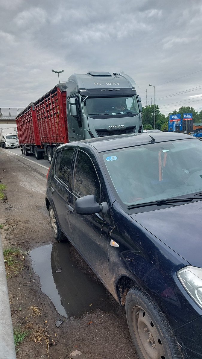 colidany's tweet photo. Así estoy hace 50 minutos esperando la grúa  para que saquen "grúa de autopista del Sol". Ramal campana sentido CABA km 33.5, a 300 metros del peaje de pacheco @todonoticias @Telefeprensa https://t.co/nDKsnBLfui