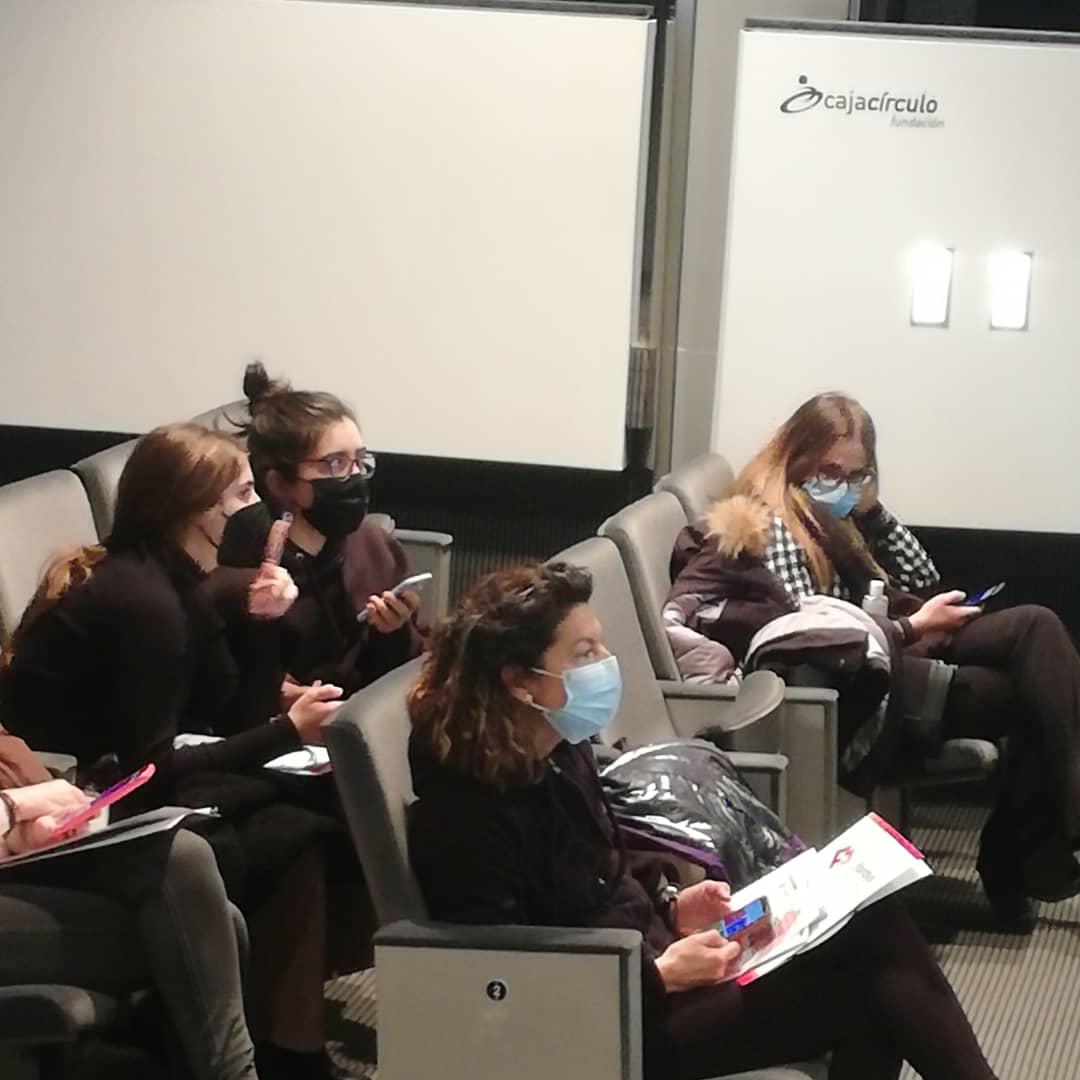 fordysvar's tweet photo. Ahora le toca el turno a nuestros colaboradores de @UBUEstudiantes
@4dysvar_ubu ponen a prueba a los asistentes del Evento final de #FORDYSVAR mediante un @kahoot
Muchas gracias por vuestra intervención 😊
#FORDYSVAR25N
#ErasmusPlusSEPIE
#Dyslexia
@universidadburgos
@sepie_gob https://t.co/EWm7PPge3Z