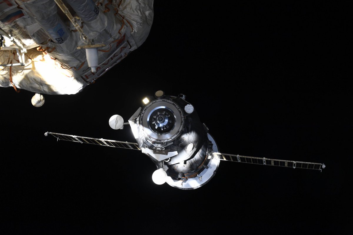 RevesdEspace's tweet photo. 🛰 Le #ProgressMS17 a quitté l'ISS cet après-midi. Il laisse la place pour l'amarrage du #ProgressMUM et du module #Prichal ce vendredi.
📷 @roscosmos https://t.co/UYfWZUgKwz