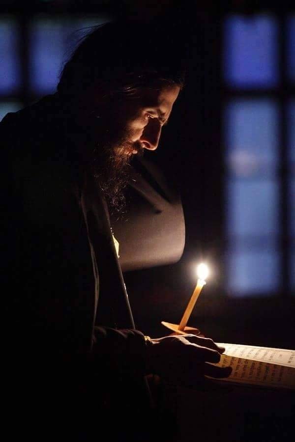 ليس شيء مثل الصلاة،
إنها تجعل المستحيل ممكناً
والصعب سهلاً

قطرة من الصلاة،
توقف بحر من القلق...