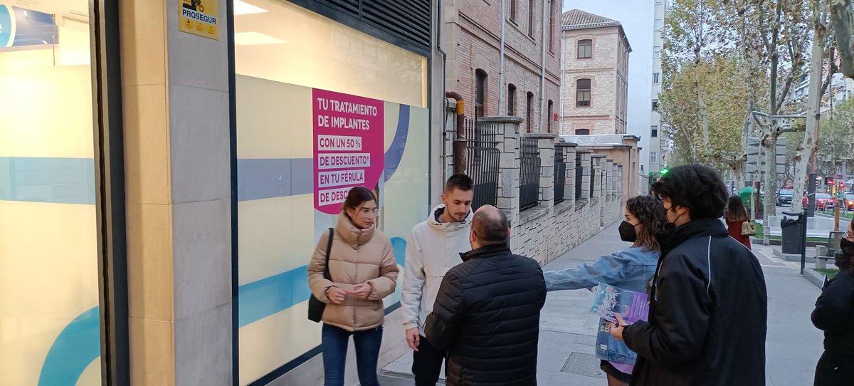 JSAJaenCep's tweet photo. 𝘼𝘾𝙏𝙄𝙑𝙄𝙎𝙈𝙊 #25N💜♀ 

 Hemos salido a la calle para aclamar en voz alta y clara la erradicación de la violencia hacia las mujeres por eso:
- Hemos repartido material para concienciar de esta lacra. 
- Hemos asistido a la concentración de Jaén capital por el #25N https://t.co/lZsKC26EoD