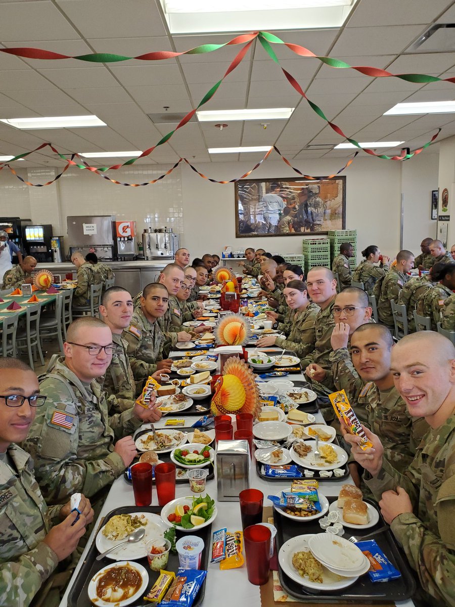 Charlie35th's tweet photo. Even though the Commando's weren't able to be home for Thanksgiving, they were able to enjoy a wonderful meal, prepared by the Fort Leonard Wood DFAC employees, who sacrificed their time for our trainees! We are thankful for everyone's sacrifice! https://t.co/z7SpiIX8Em