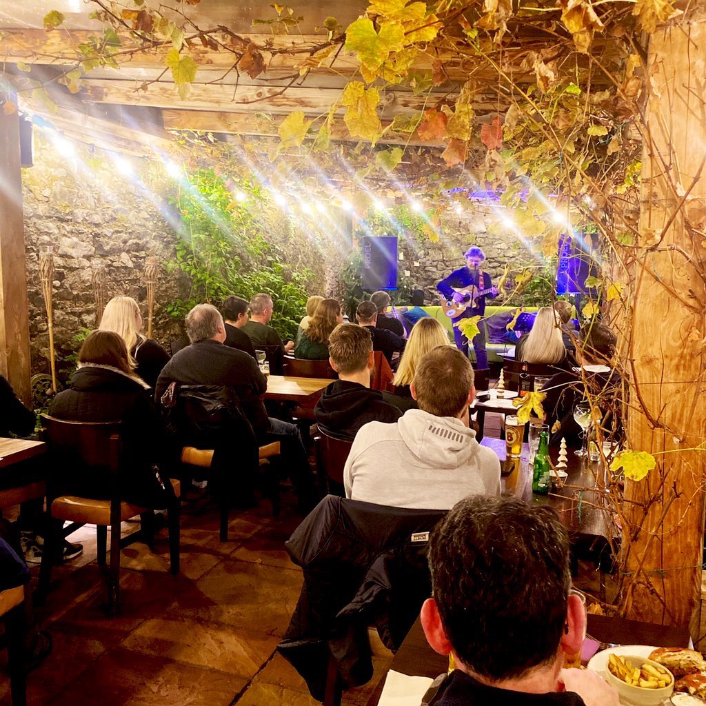 Throwback to last Thursday #Mundy  #Gardenroomgigs