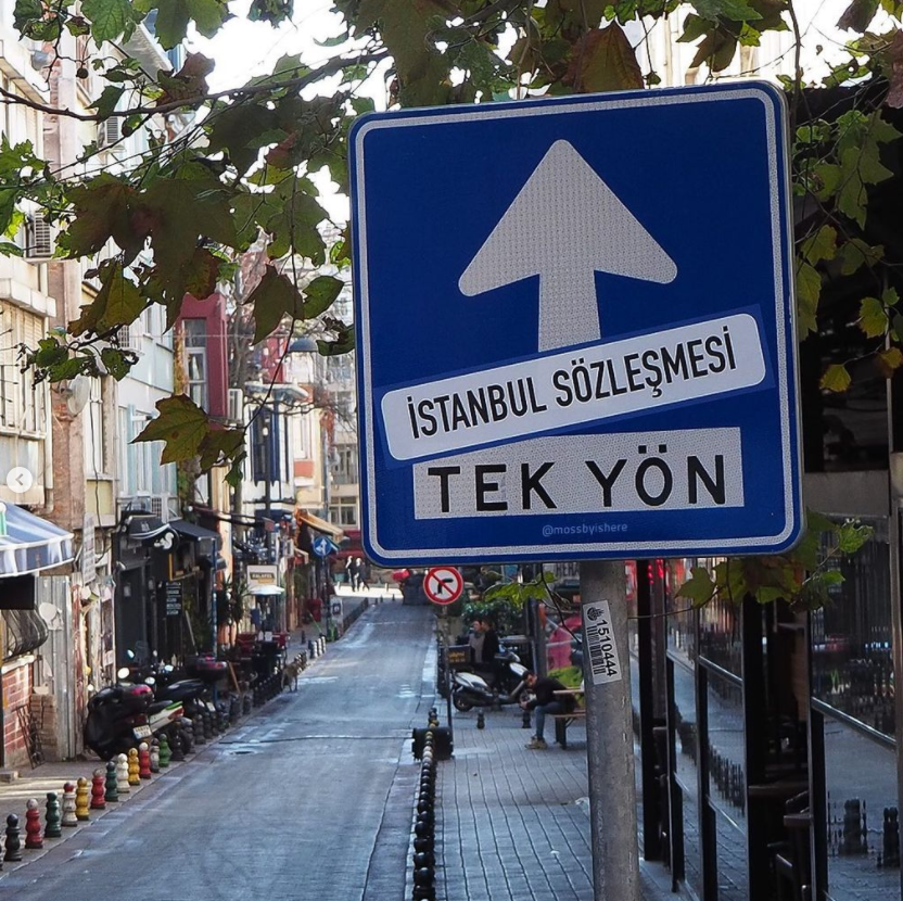 bbcturkce's tweet photo. Kadıköy sokaklarına kadına yönelik şiddete karşı mesajlar asıldı
https://t.co/SmtJJVjl1E https://t.co/Kwcb1uIxfV