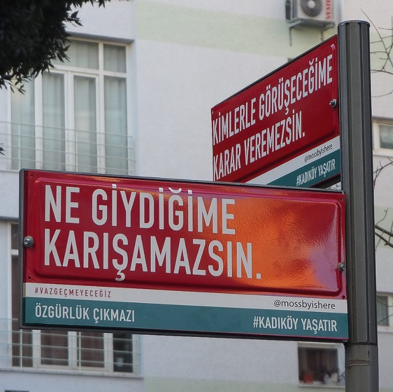 bbcturkce's tweet photo. Kadıköy sokaklarına kadına yönelik şiddete karşı mesajlar asıldı
https://t.co/SmtJJVjl1E https://t.co/Kwcb1uIxfV