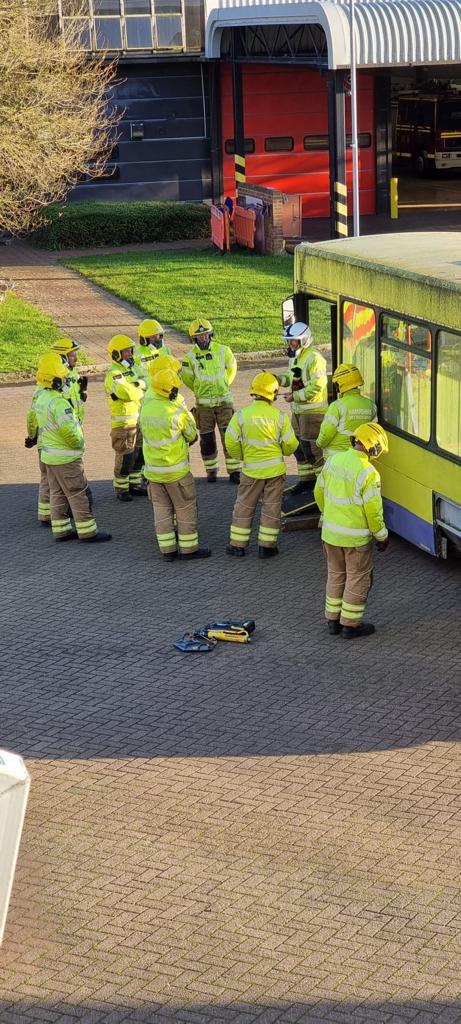 HIWFRS_LandD's tweet photo. Here are some shots of today's #HeavyRescueCourse with @Cosham23 #Airbags #LiftingPlan #refreshingskills #learningnewskills https://t.co/It2pVV1b9r