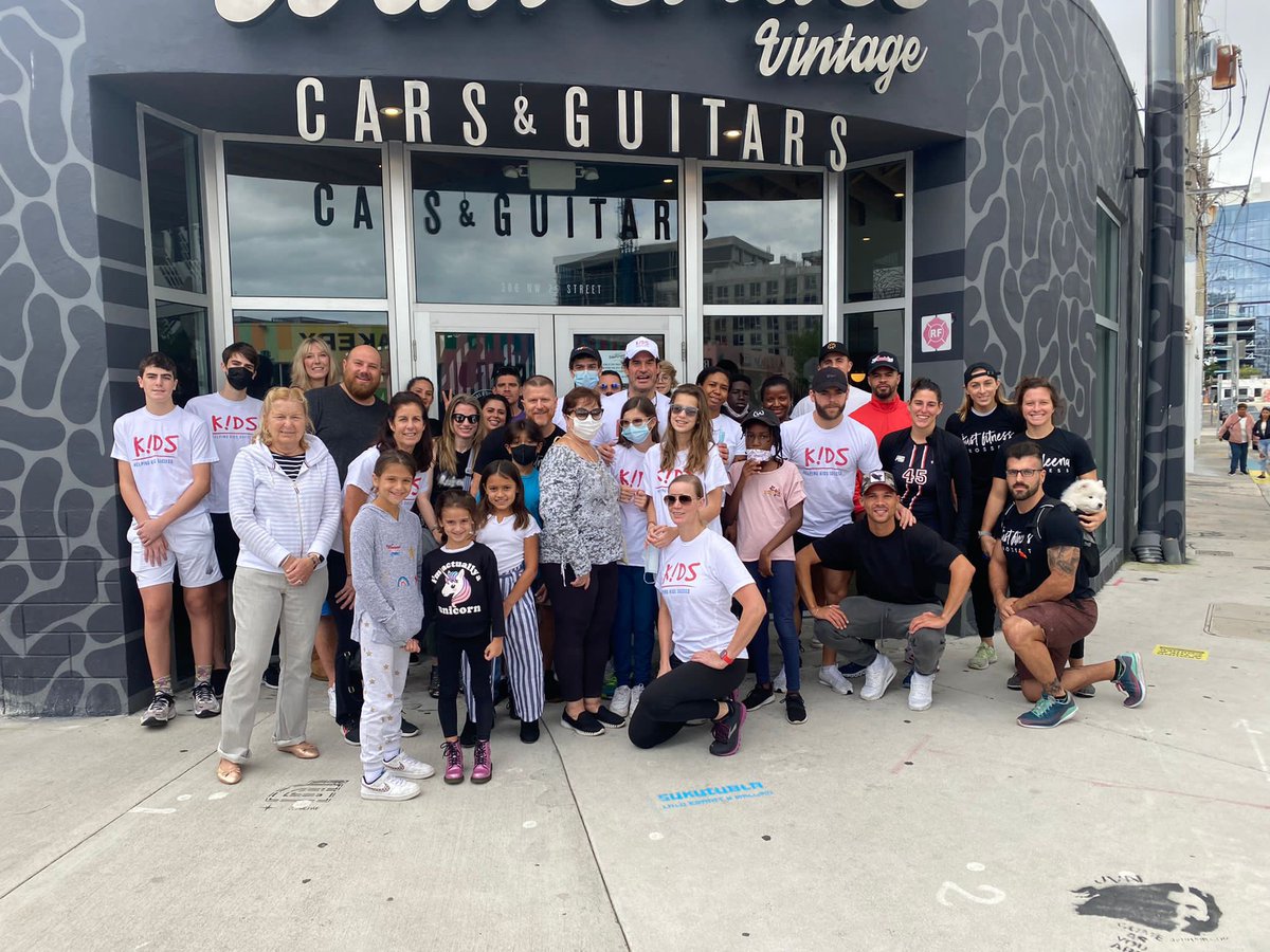 KieranGibbs's tweet photo. An incredibly humbling first thanksgiving helping out these amazing people and their charity, Kids Helping Kids Succeed. Special people, and thank you for having us James Kirkham, Kids Helping Kids Succeed. Feel free to show your support! #thanksgiving https://t.co/n0dXbiYbv1