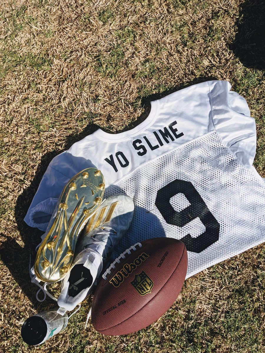 adotphoto's tweet photo. 4 TD'S and a Int. Light work 💪🏿💪🏿😤😤#turkeybowl #slimeee https://t.co/0GfGwU2X22