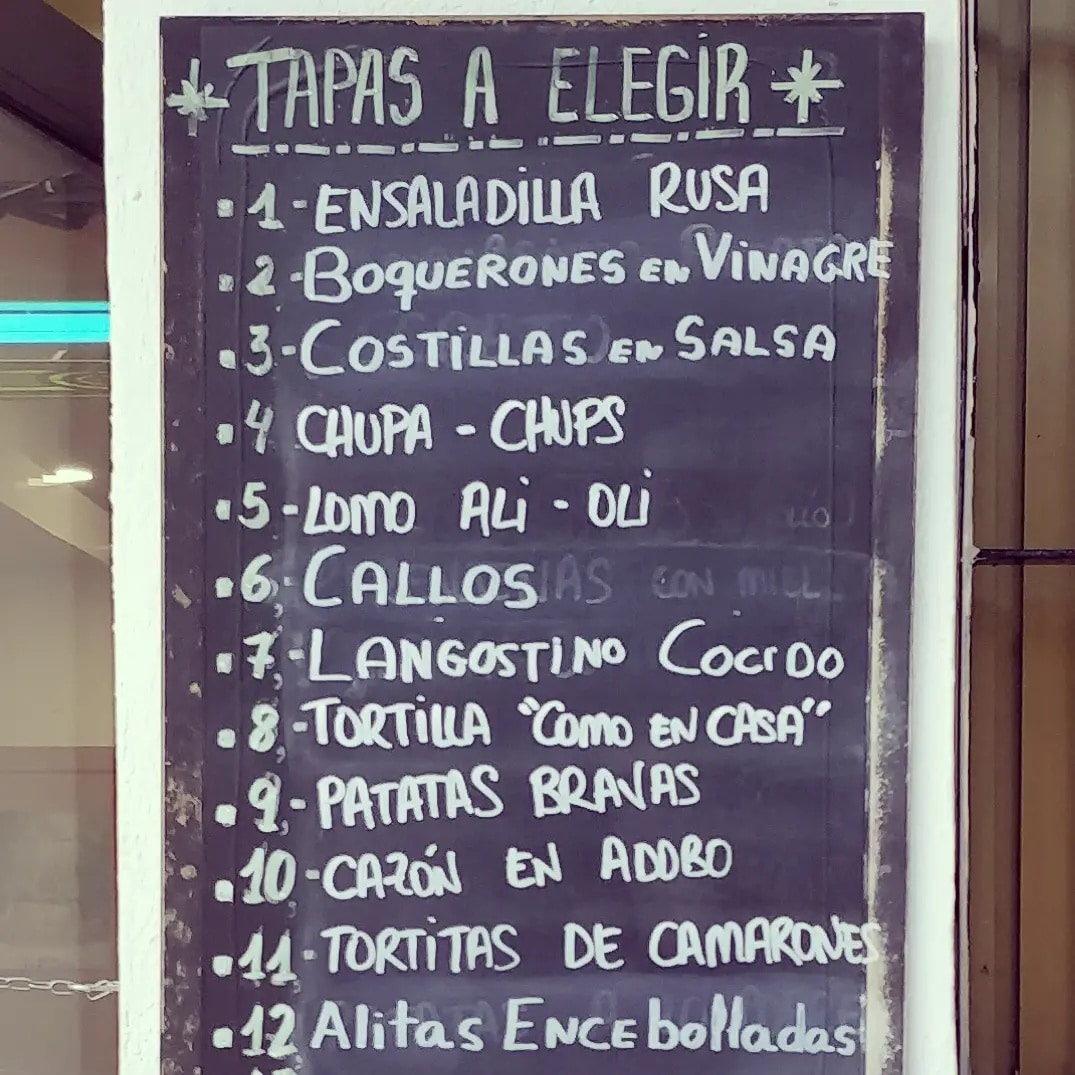 GranadaTapaTour's tweet photo. When entering a bar in Granada you can be offered a range of tapas..&amp; not just 2 or 3 options, anything up to say 30 different tapas is possible. No wonder it gets confusing! A tapas tour with us will help &amp; make you ready to explore more bars on your own  #tapasbars #spanishfood https://t.co/p1esWkhPh0