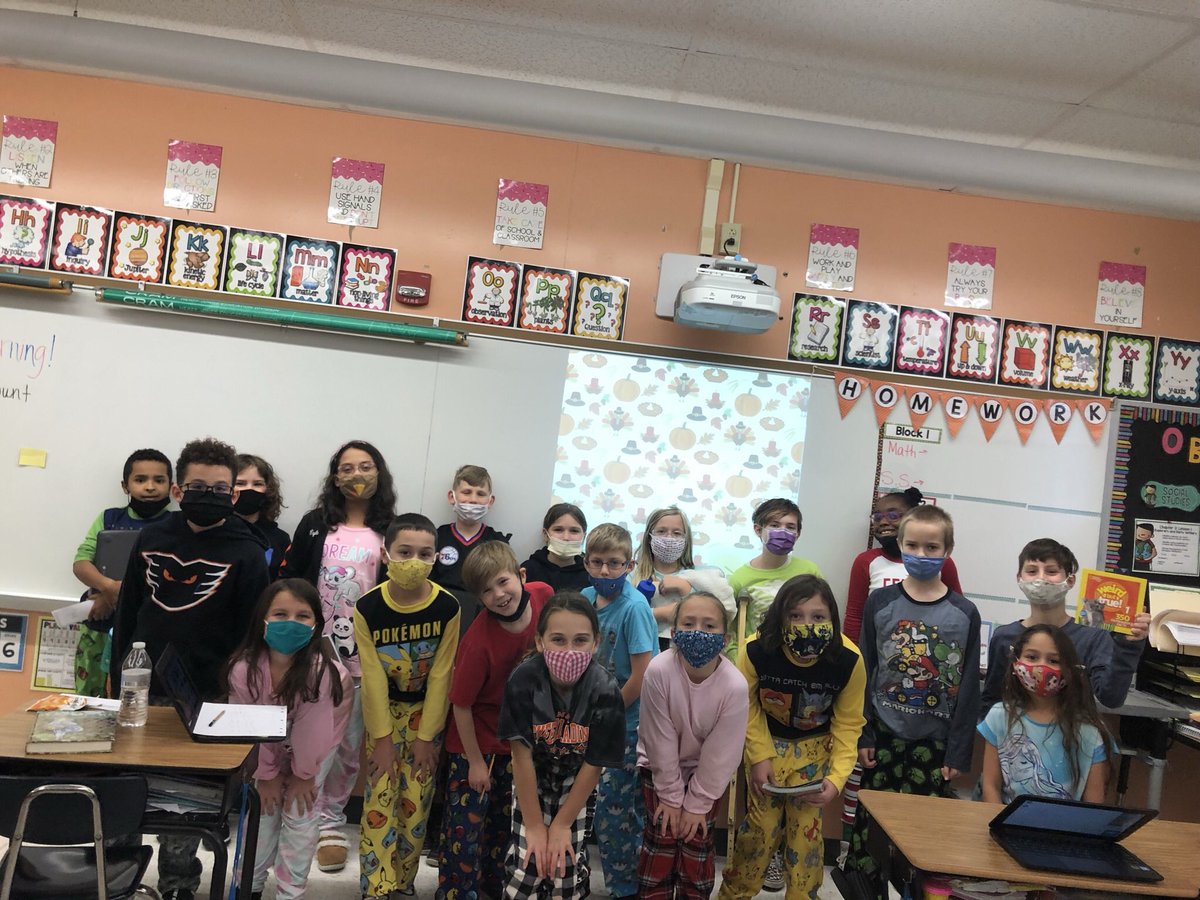 MrsJ4rrah's tweet photo. Wishing all of our Borough families a safe, blessed, and relaxing Thanksgiving! I’m so thankful for this fourth grade crew! #Thankful #blessed #family https://t.co/tk8njyTR12