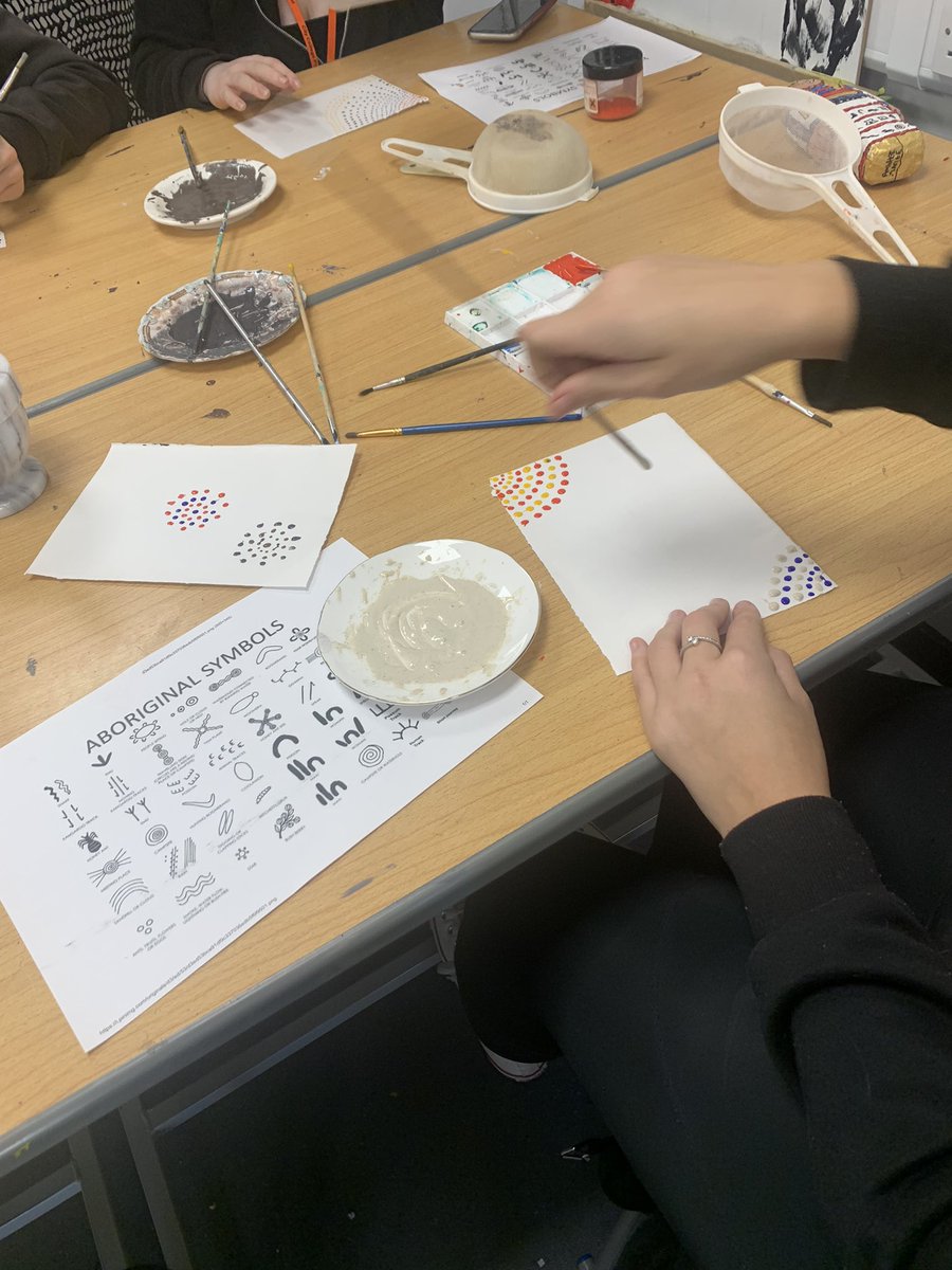 hayley_chami's tweet photo. Variety in a learning program helps develop creativity @cityplym #tourism students enjoyed a trip to the college art department today, making pigment paints from local rocks and creating aboriginal prints inspired by our recent visit to @theboxplymouth #creativity #Wellbeing https://t.co/0JLkLwyQJt