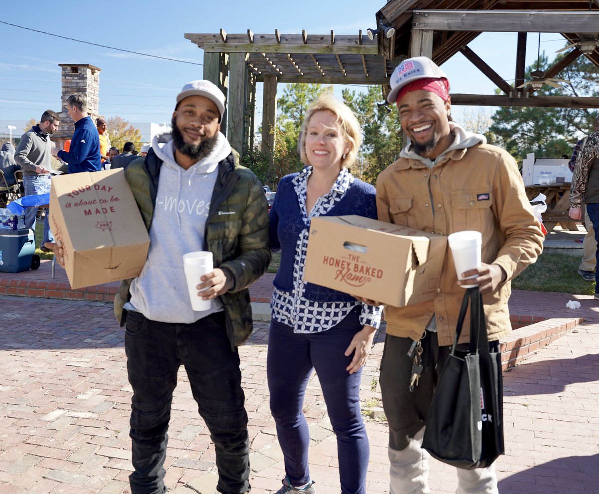 USBrickCo's tweet photo. Happy Thanksgiving: Let our hearts be full of both thanks & giving ππ»β€οΈ We are thankful for our US Brick family & wish everyone a wonderful day! #ThanksgivingDay #gobrick #usbrick #bornherebuilthere https://t.co/ggdVDKBCkE