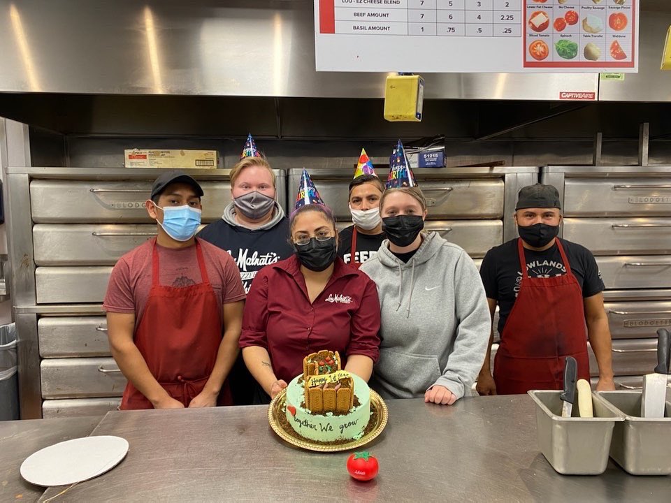 LouMalnatis's tweet photo. This Thanksgiving, we are extra grateful for our incredible employees &amp; loyal customers. We simply couldn't do it without you. Happy Thanksgiving from our entire Lou’s fam! ♥️ https://t.co/I2oE5TMv1D