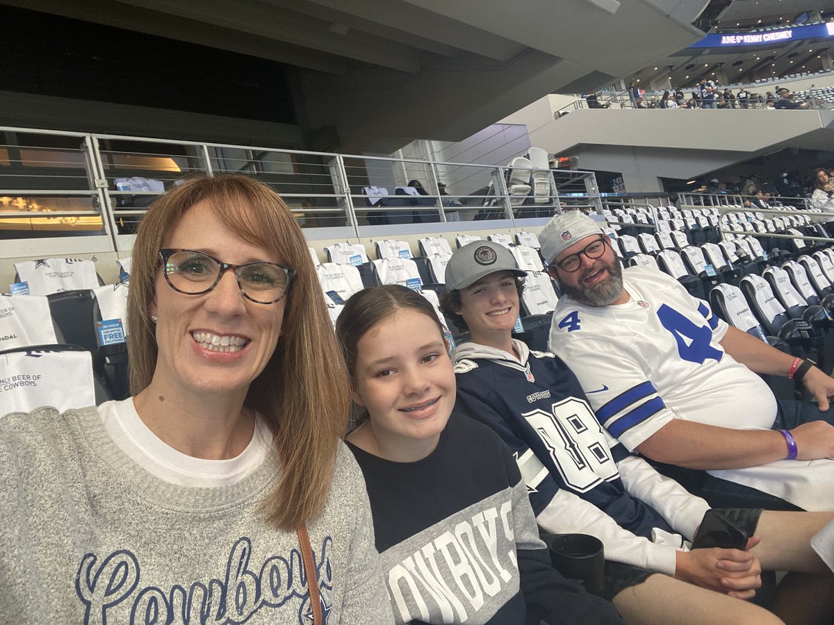 christamallard's tweet photo. #CowboysNation Happy Thanksgiving!! https://t.co/FxGxTSzKzA