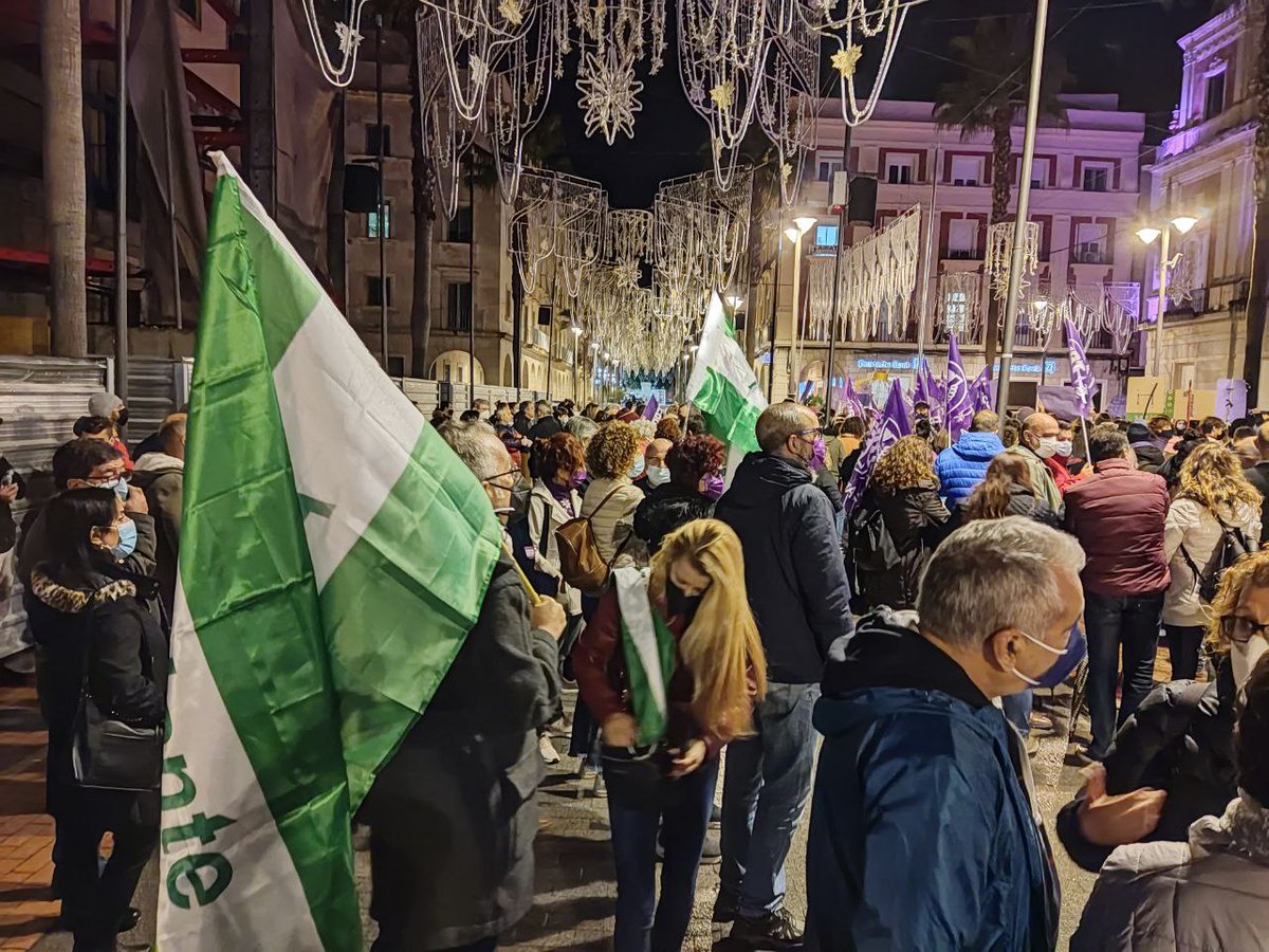 Adelante_HLV's tweet photo. ♀️ Hoy, como no podía ser de otra manera, nos levantamos con más fuerza que nunca y salimos este #25N a las calles contra las violencias machistas y este sistema https://t.co/LrbD8x5Ek7