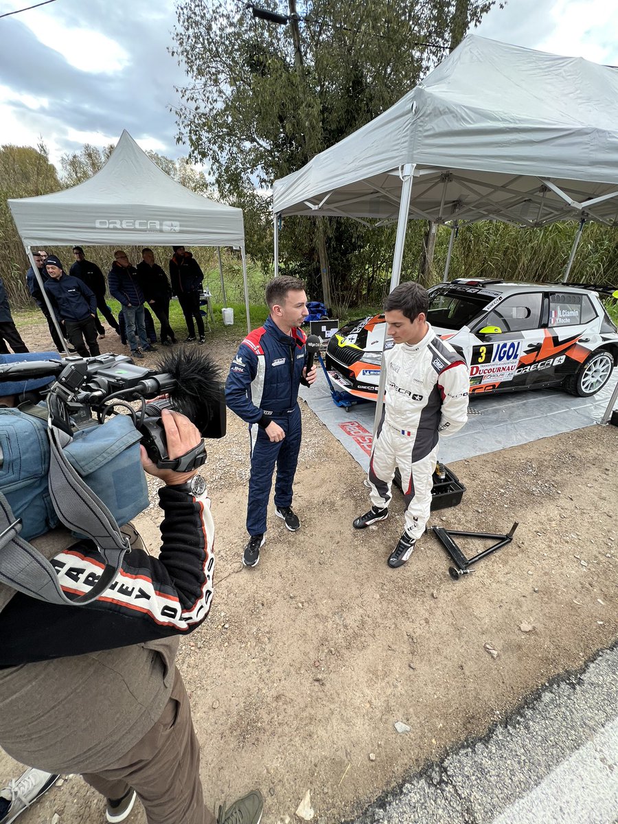 CFRallye's tweet photo. 📺 Pour cette dernière manche, #RallyeClub s’est invité dans la voiture de Nicolas Ciamin ! 

Une séquence à retrouver sur #CanalPlusSport ce dimanche à 19h15 en compagnie de @StephaneGenti et @antoinearlot aux manettes 🎮

#CFR #VarRallye https://t.co/fCh5s0BdCg