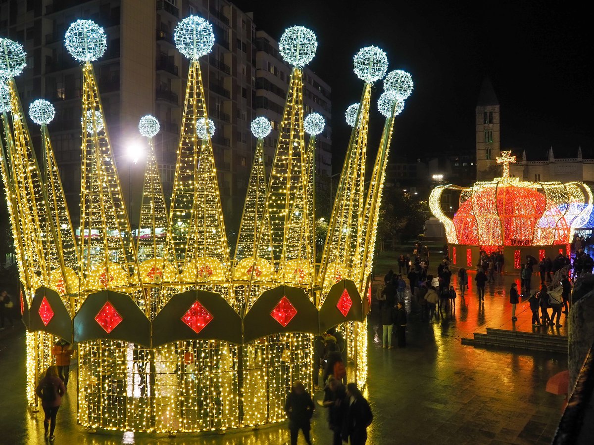 infoVLL's tweet photo. Valladolid se viste de Navidad 🎄 Disfruta del espíritu navideño por las calles de nuestra ciudad 
¿Cuál es tu rincón favorito de Navidad en Valladolid? https://t.co/5FTsrDBGhQ