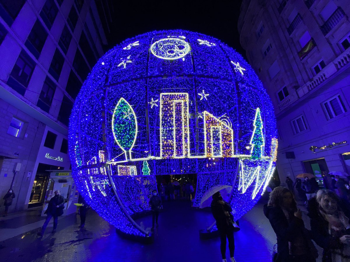 infoVLL's tweet photo. Valladolid se viste de Navidad 🎄 Disfruta del espíritu navideño por las calles de nuestra ciudad 
¿Cuál es tu rincón favorito de Navidad en Valladolid? https://t.co/5FTsrDBGhQ
