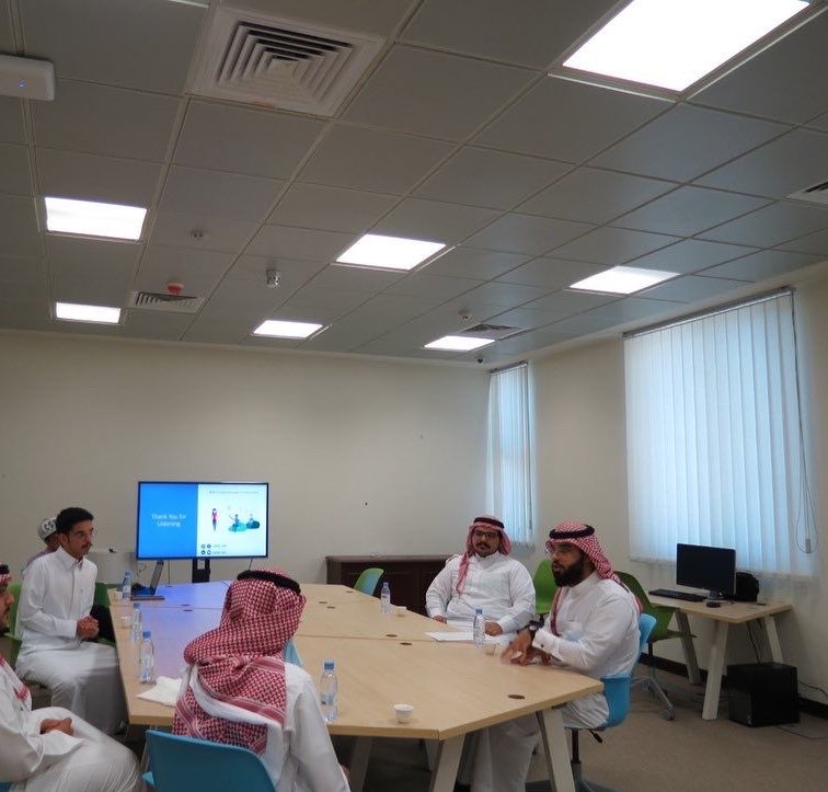 ATHHAR0's tweet photo. 1-جانب من حضور متجر ارثر في جامعة الأمام عبدالرحمن بن فيصل في الدمام | حيث كان بأستقبالنا وتكريمنا (نادي قوقل للطلبة المطورين ) @GDSC_IAU وقد سعدنا بالحظور والأطلاع على مرافق الكلية والأنجازات العظيمة التي نفخر بها https://t.co/0nZLWzhIvi