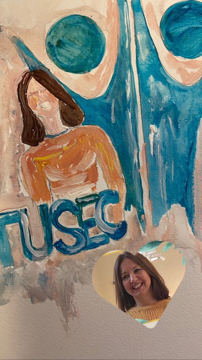 DEUFACULTYOFBUS's tweet photo. Özge Özgen @OOzgen Hocamız bugün de güzel ve içten çizimi ile etkinliğimize renk ve derinlik kattı. Fakültemiz değerleri #tusec ve Prof. Dr. Gül Bayraktaroğlu. @gulbayraktarol1 https://t.co/DWy25edKlF