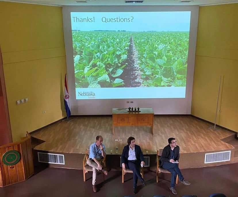 efieldcrops's tweet photo. 🇵🇾🇵🇾 Setor Produtivo do Paraguai construindo o Projeto GYGA Soja no Paraguai 🇵🇾🇵🇾

🌿🌿 O primeiro passo para fazer uma AGRICULTURA SUSTENTÁVEL é ESTIMAR O POTENCIAL DE PRODUTIVIDADE DAS LAVOURAS 🇵🇾 

#gyga #sustentabilidade #yieldgap #soybean #UNA  #equipefieldcrops #ufsm #soja https://t.co/9eFJ8198Cc