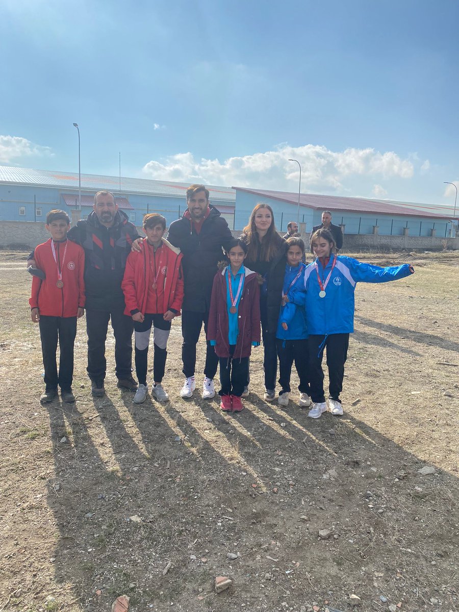 AdemTryki's tweet photo. Okul sporları kros müsabakasında ilçemizin dereceleri=ferdi yıldız kızlar 1. 3. 4. Ve 5. Si= ferdi  Yıldız erkekler 1. Ve 4. Sü=ferdi Genç kızlar B kategorisi https://t.co/KO0RfDKOw5 ve 3.sü    @ismailcalgangsb @CemilBu29716542 https://t.co/COmXjdn6EP