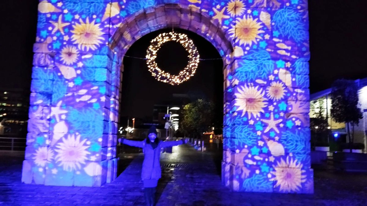 iurisfriki's tweet photo. Confirmo que hace frío y confirmo que soy ese monigote. #Dublin #Christmas #frozen #letitgooooo https://t.co/HklTdL3J8q