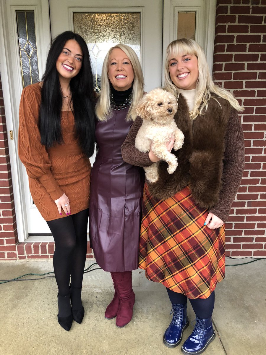 LisaLakerFCHS's tweet photo. Thankful! 🧡💛🧡💛 https://t.co/6qkL5T7xCA