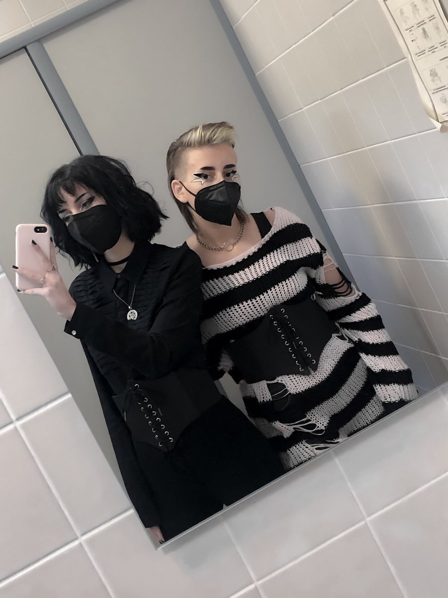 thetrickstercos's tweet photo. cut myself bangs lol https://t.co/HwtDg6Q5Rw