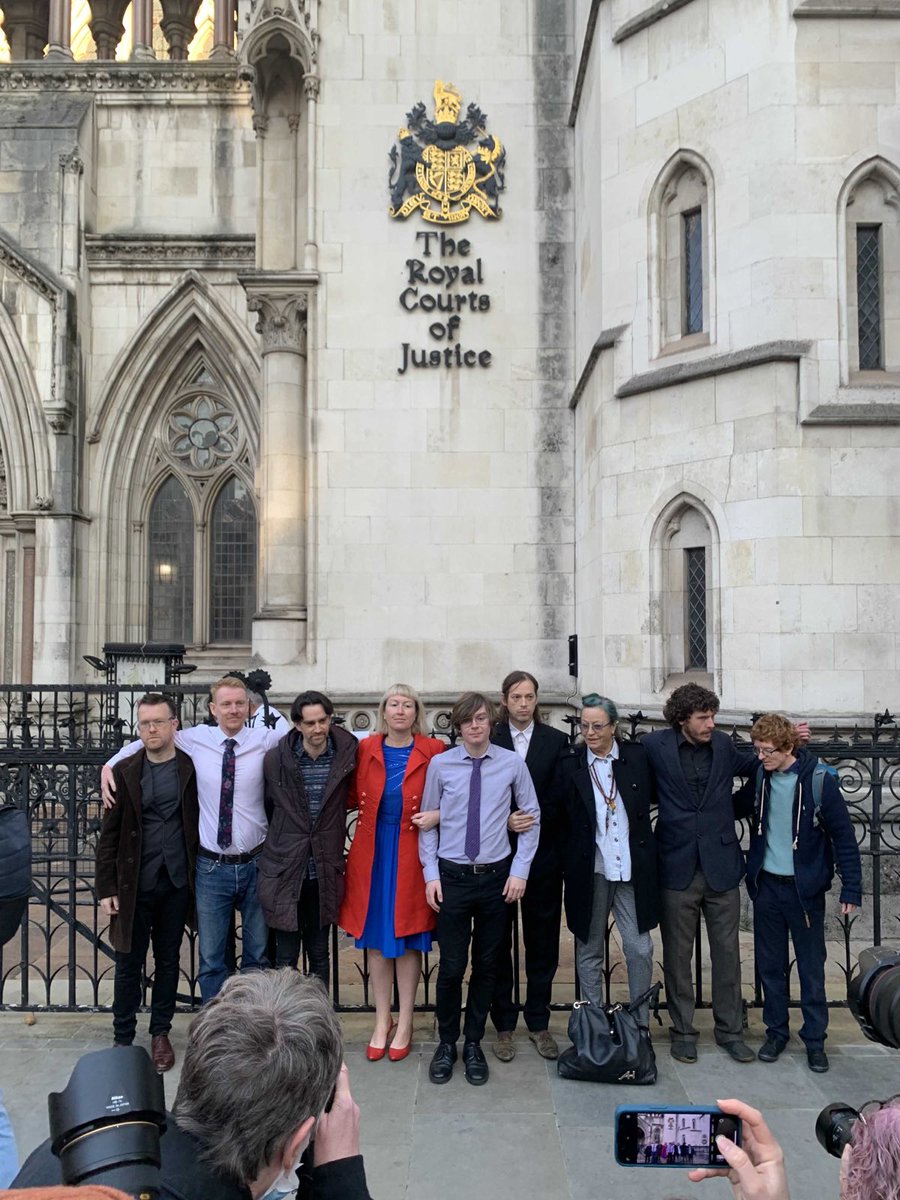 9 peaceful protestors are in prison.

They have to pay £5000 each, in addition to serving time, for peacefully pressuring the Government to #ActNow on the #ClimateEmergency.

Show solidarity, share their crowd funder now. It's time to pull together. 

crowdfunder.co.uk/highway9